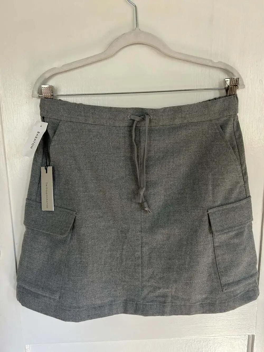 NWT The Group Babaton Cape Cargo Mini Skirt in Heather Light Grey Medium - Picture 6 of 9